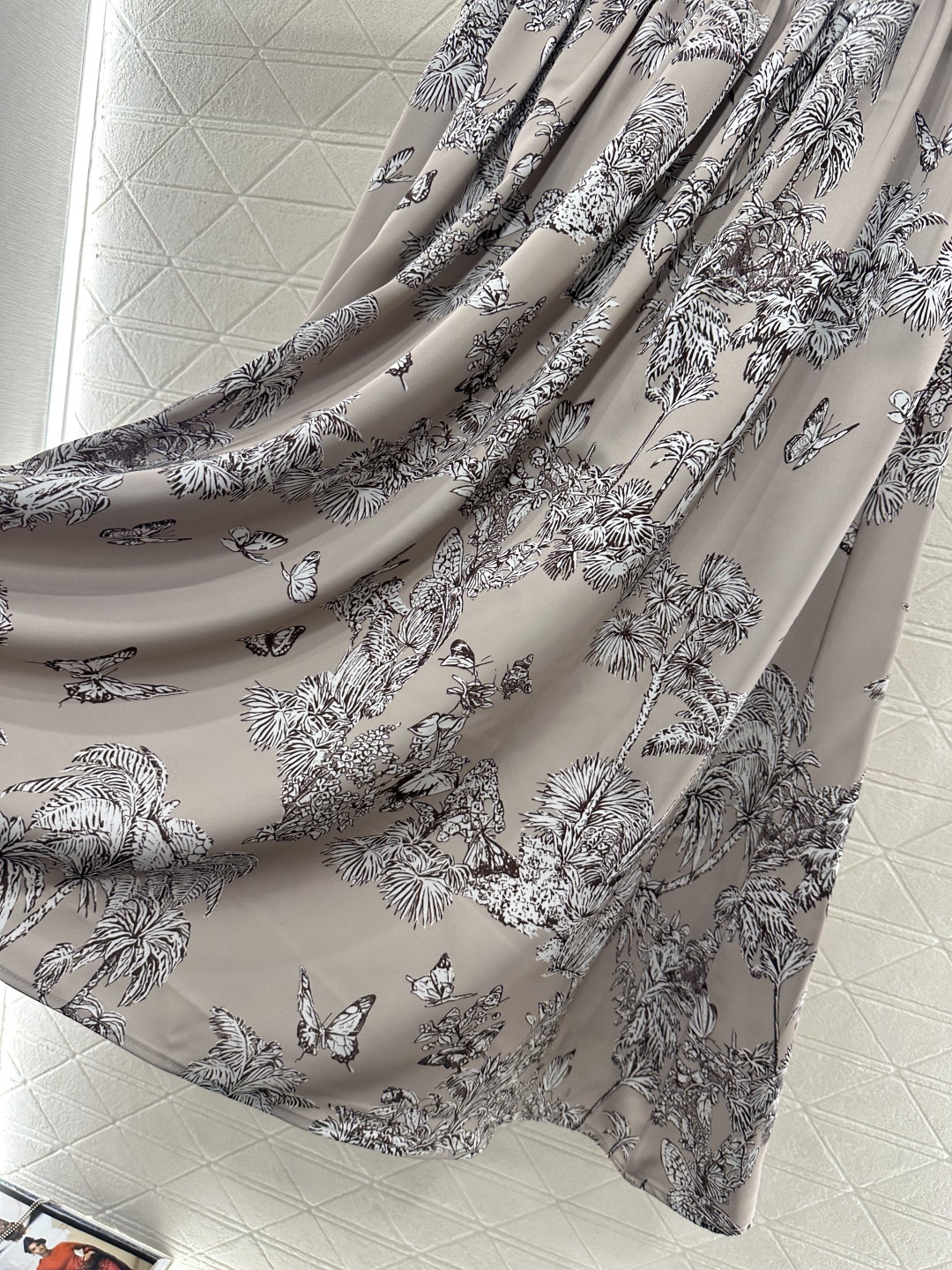 ♥Dio*♥2025新品上架
  直喷印花衬衫半裙套装
定制YB进口斜纹稠材质 质感光泽 垂顺舒适 印花