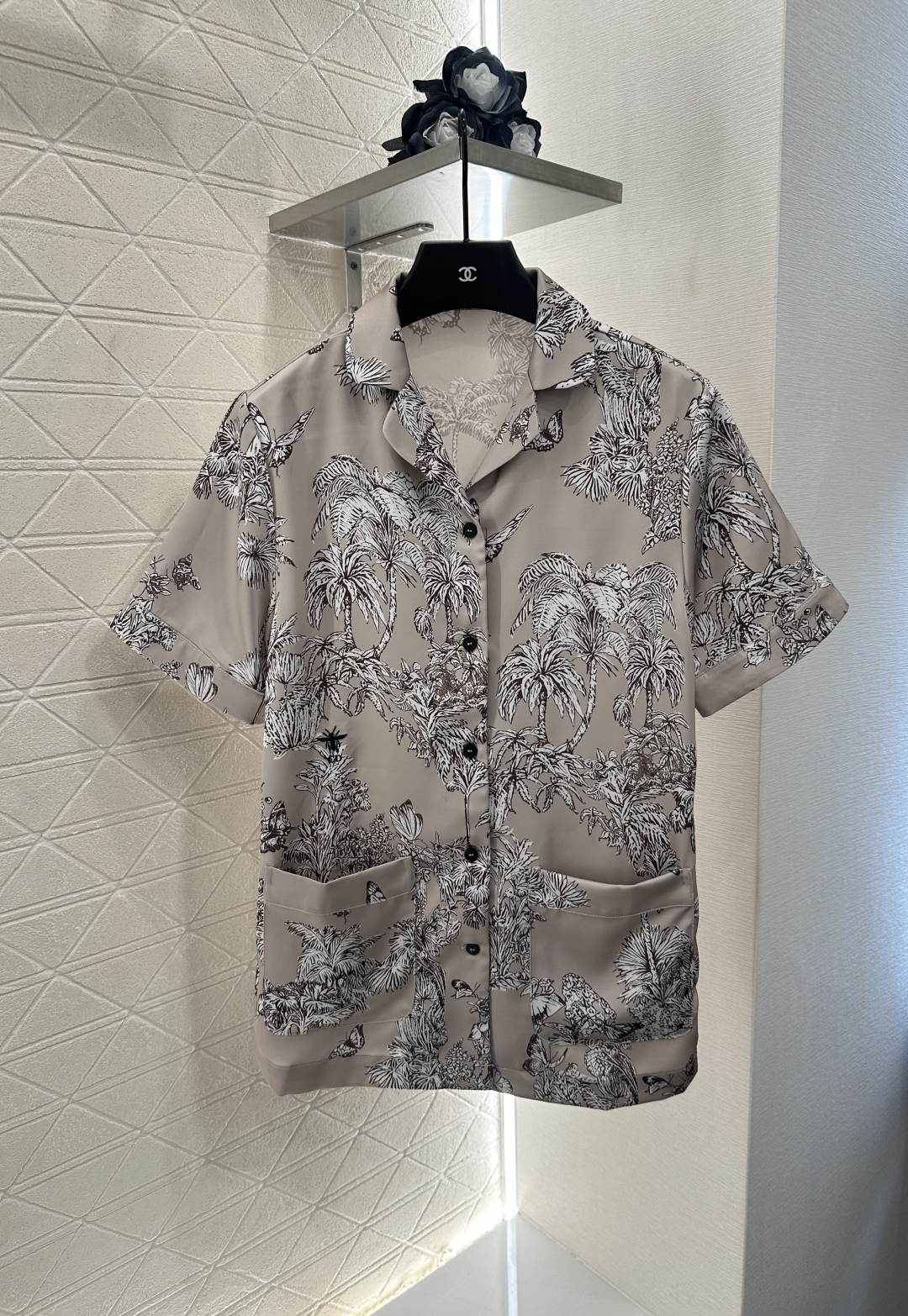 ♥Dio*♥2025新品上架
  直喷印花衬衫半裙套装
定制YB进口斜纹稠材质 质感光泽 垂顺舒适 印花