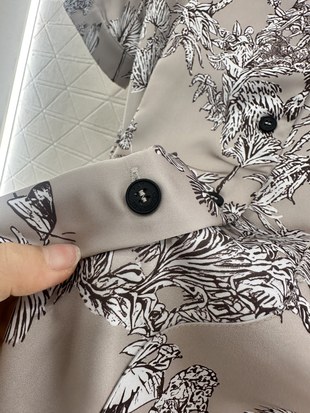 ♥Dio*♥2025新品上架
  直喷印花衬衫半裙套装
定制YB进口斜纹稠材质 质感光泽 垂顺舒适 印花