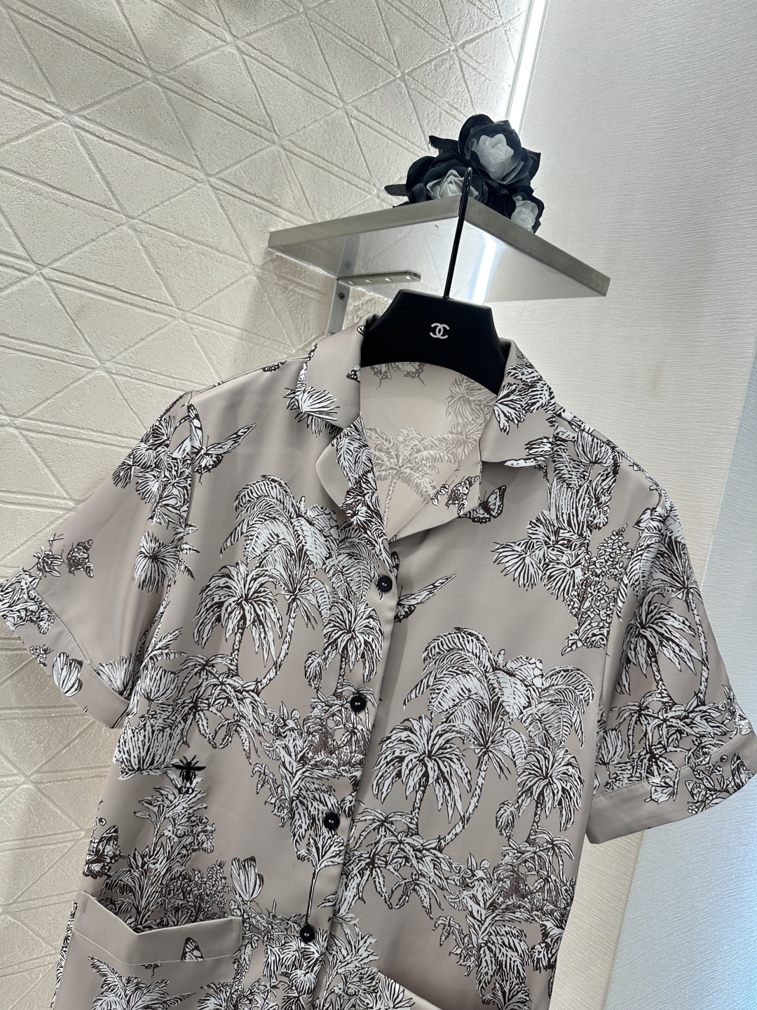 ♥Dio*♥2025新品上架
  直喷印花衬衫半裙套装
定制YB进口斜纹稠材质 质感光泽 垂顺舒适 印花