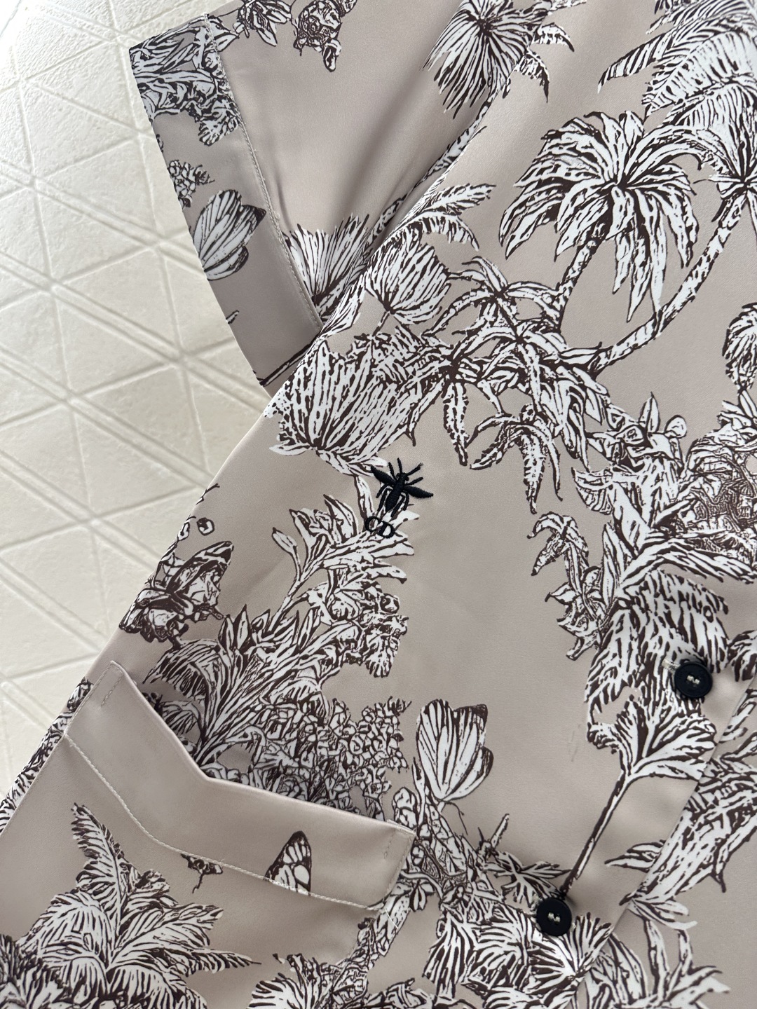 ♥Dio*♥2025新品上架
  直喷印花衬衫半裙套装
定制YB进口斜纹稠材质 质感光泽 垂顺舒适 印花