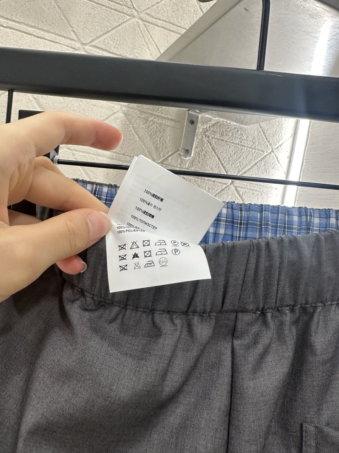 ♥Miumi*♥2025新品上架
    阔腿直筒抽绳长裤
定制YB进口材质 质感光泽 垂顺有型 弹力抽