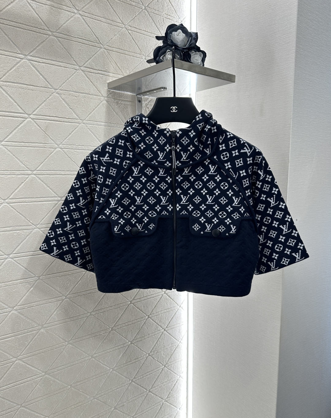 ♥Louis Vuitto*♥2025新品上架
      提花拼接针织短款外套
定制YB丝毛纱线织造 