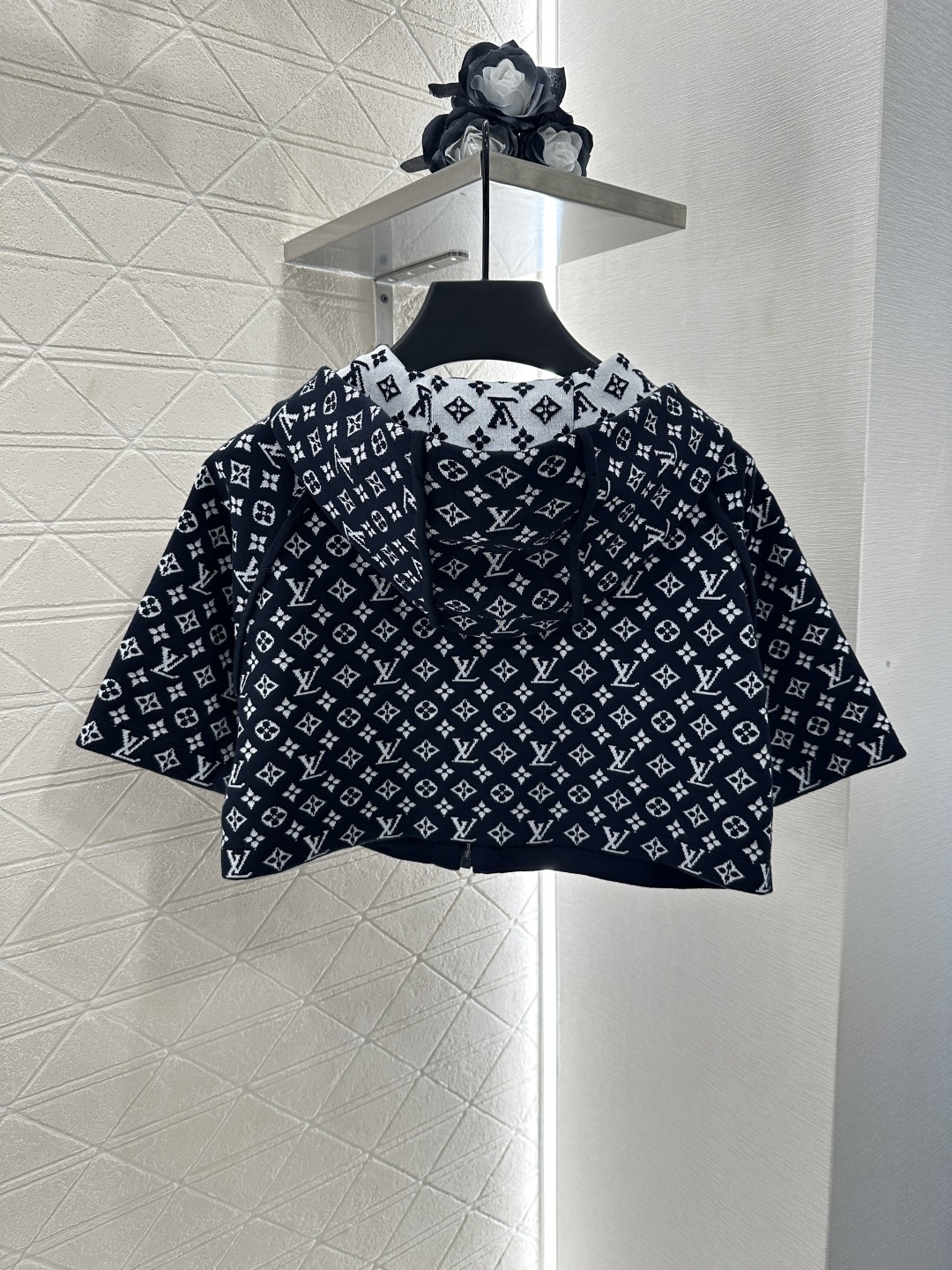 ♥Louis Vuitto*♥2025新品上架
      提花拼接针织短款外套
定制YB丝毛纱线织造 