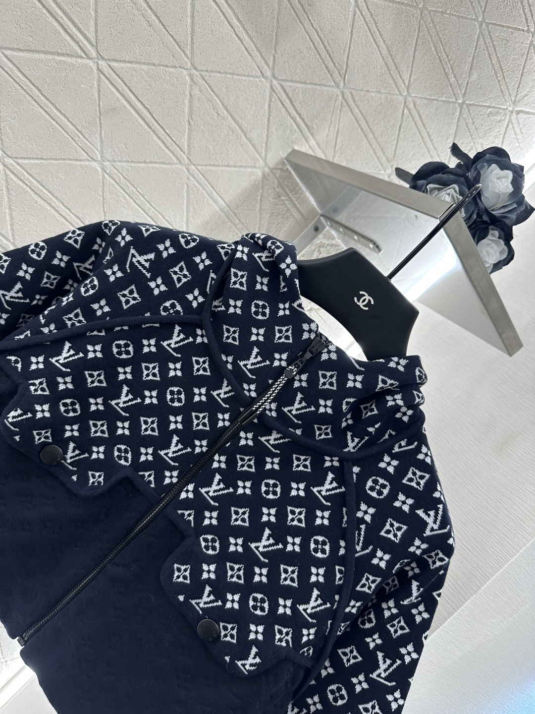 ♥Louis Vuitto*♥2025新品上架
      提花拼接针织短款外套
定制YB丝毛纱线织造 