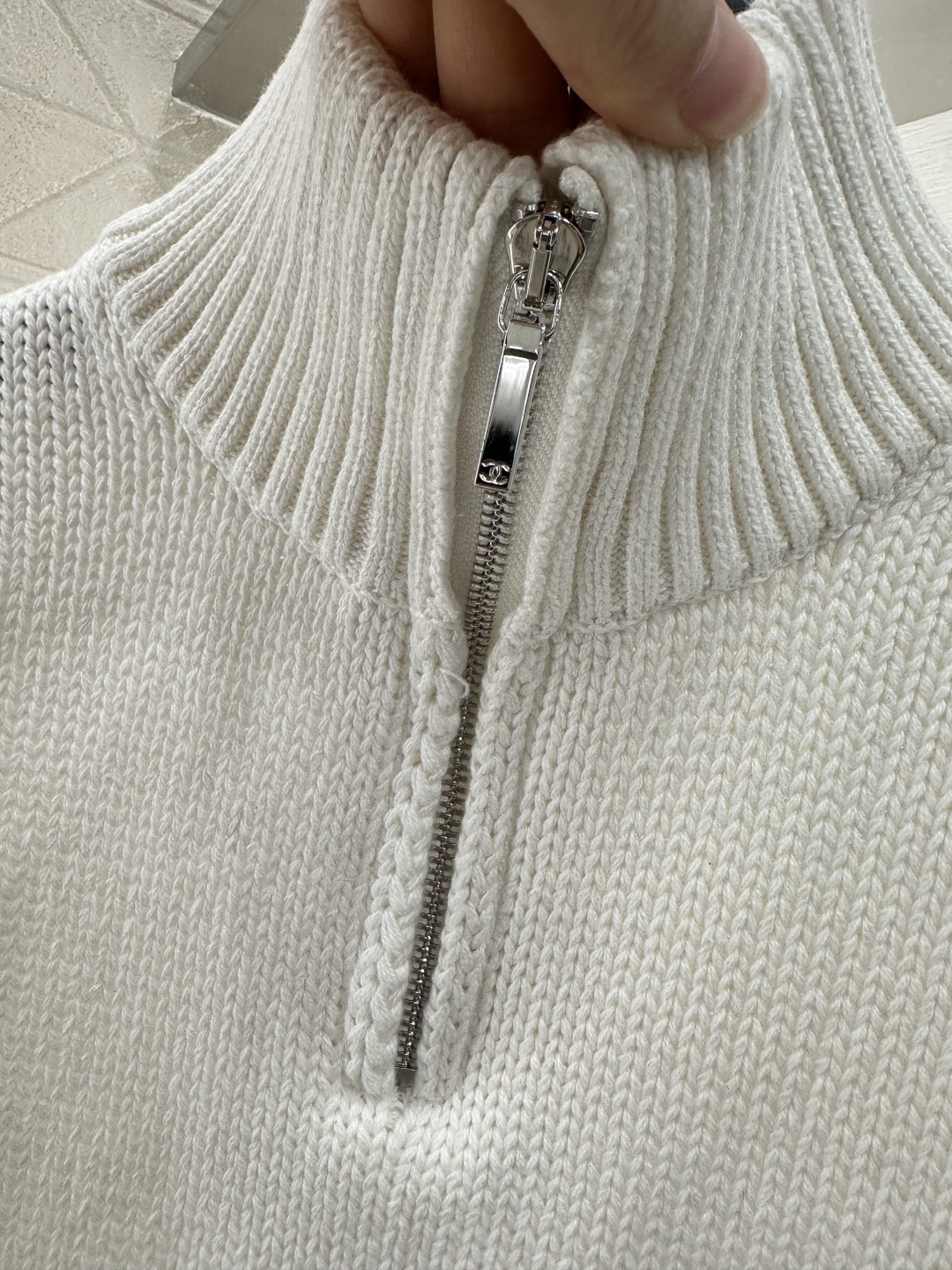 ♥Chane*♥2025新品上架
    短款廓形针织披肩假领
定制YB羊毛纱线织造 质感高级舒适 套头