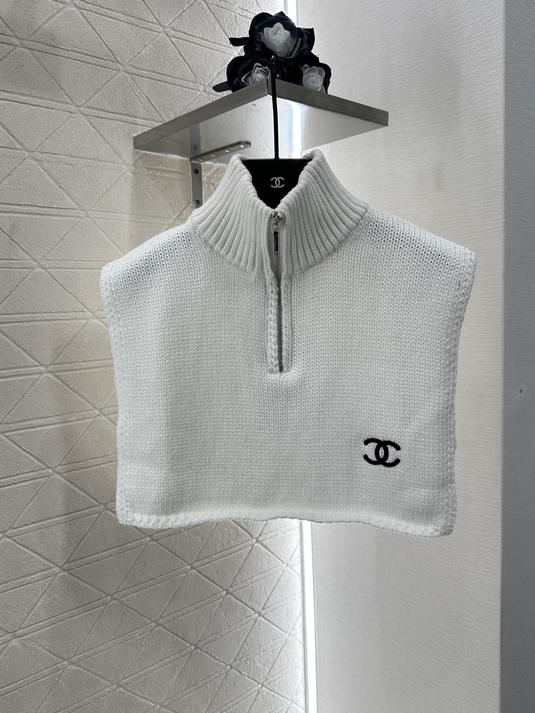 ♥Chane*♥2025新品上架
    短款廓形针织披肩假领
定制YB羊毛纱线织造 质感高级舒适 套头