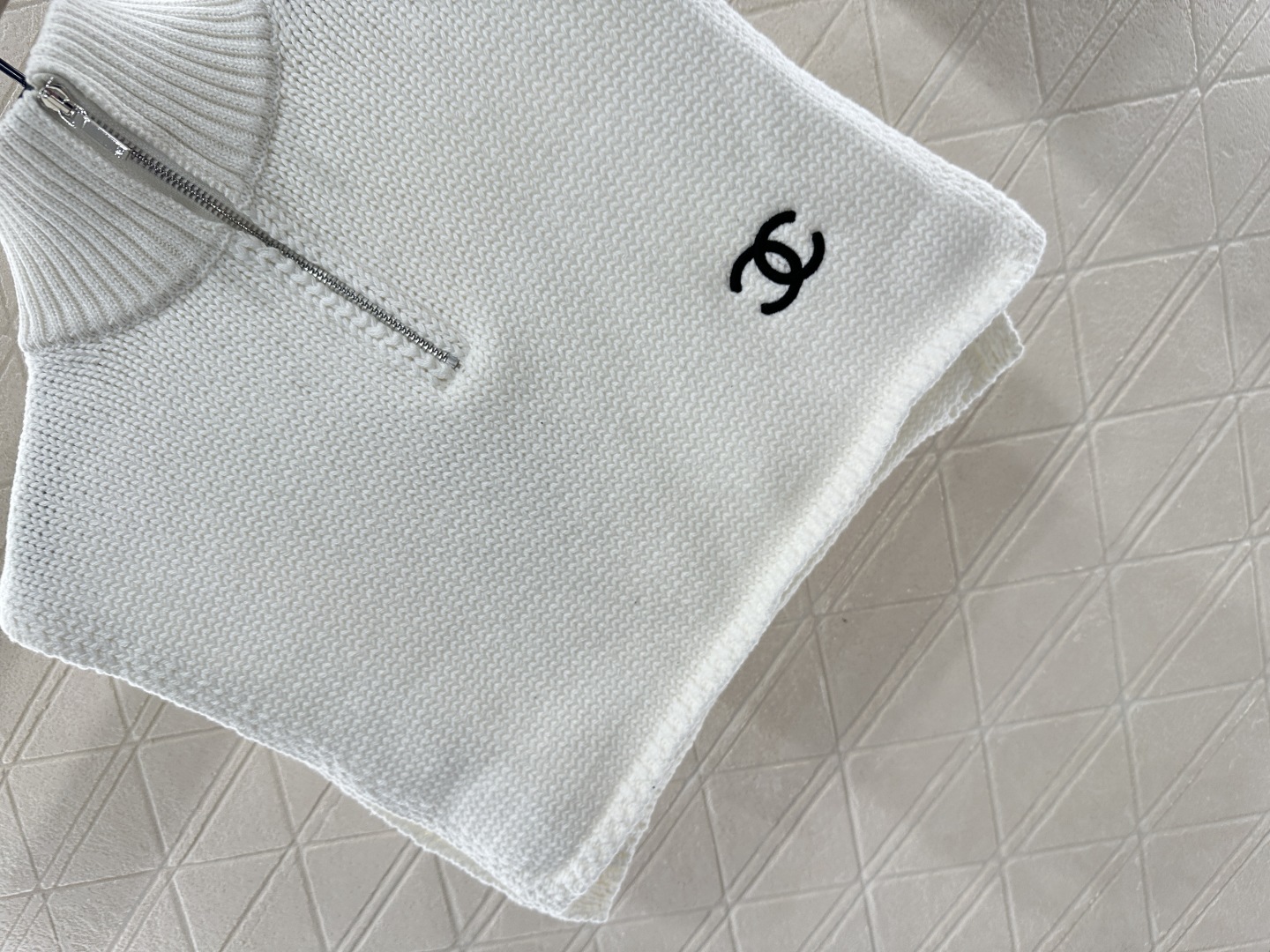 ♥Chane*♥2025新品上架
    短款廓形针织披肩假领
定制YB羊毛纱线织造 质感高级舒适 套头