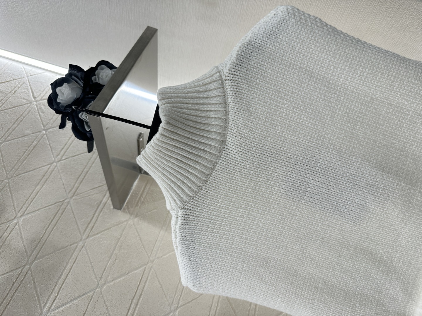 ♥Chane*♥2025新品上架
    短款廓形针织披肩假领
定制YB羊毛纱线织造 质感高级舒适 套头