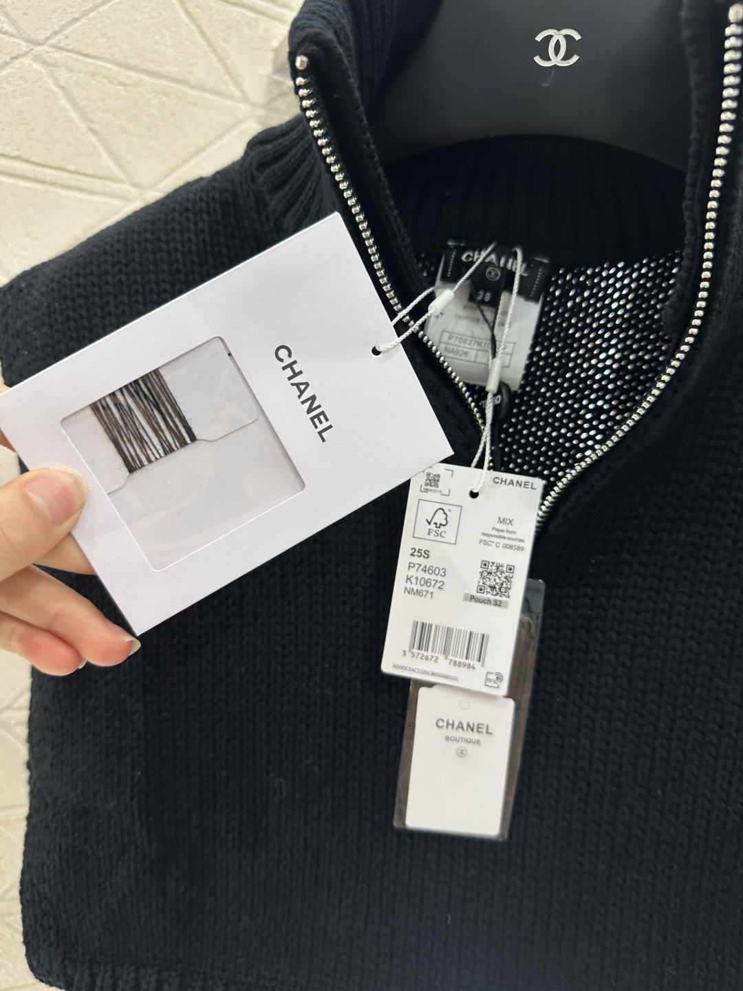 ♥Chane*♥2025新品上架
    短款廓形针织披肩假领
定制YB羊毛纱线织造 质感高级舒适 套头