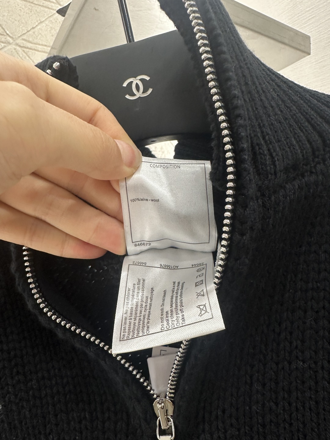 ♥Chane*♥2025新品上架
    短款廓形针织披肩假领
定制YB羊毛纱线织造 质感高级舒适 套头