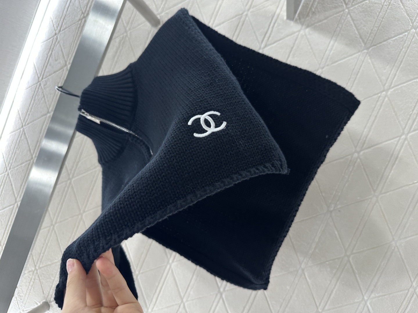 ♥Chane*♥2025新品上架
    短款廓形针织披肩假领
定制YB羊毛纱线织造 质感高级舒适 套头