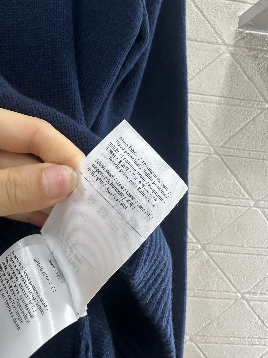 ♥Valentin*♥2025新品上架
      钩花字母针织毛衣
定制YB羊毛纱线织造 柔软舒适 洋