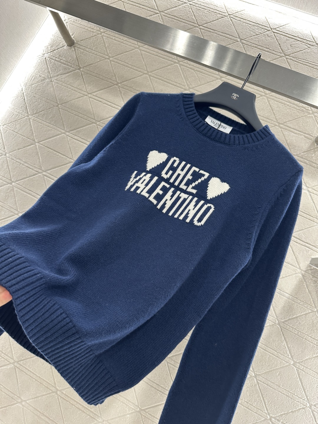 ♥Valentin*♥2025新品上架
      钩花字母针织毛衣
定制YB羊毛纱线织造 柔软舒适 洋