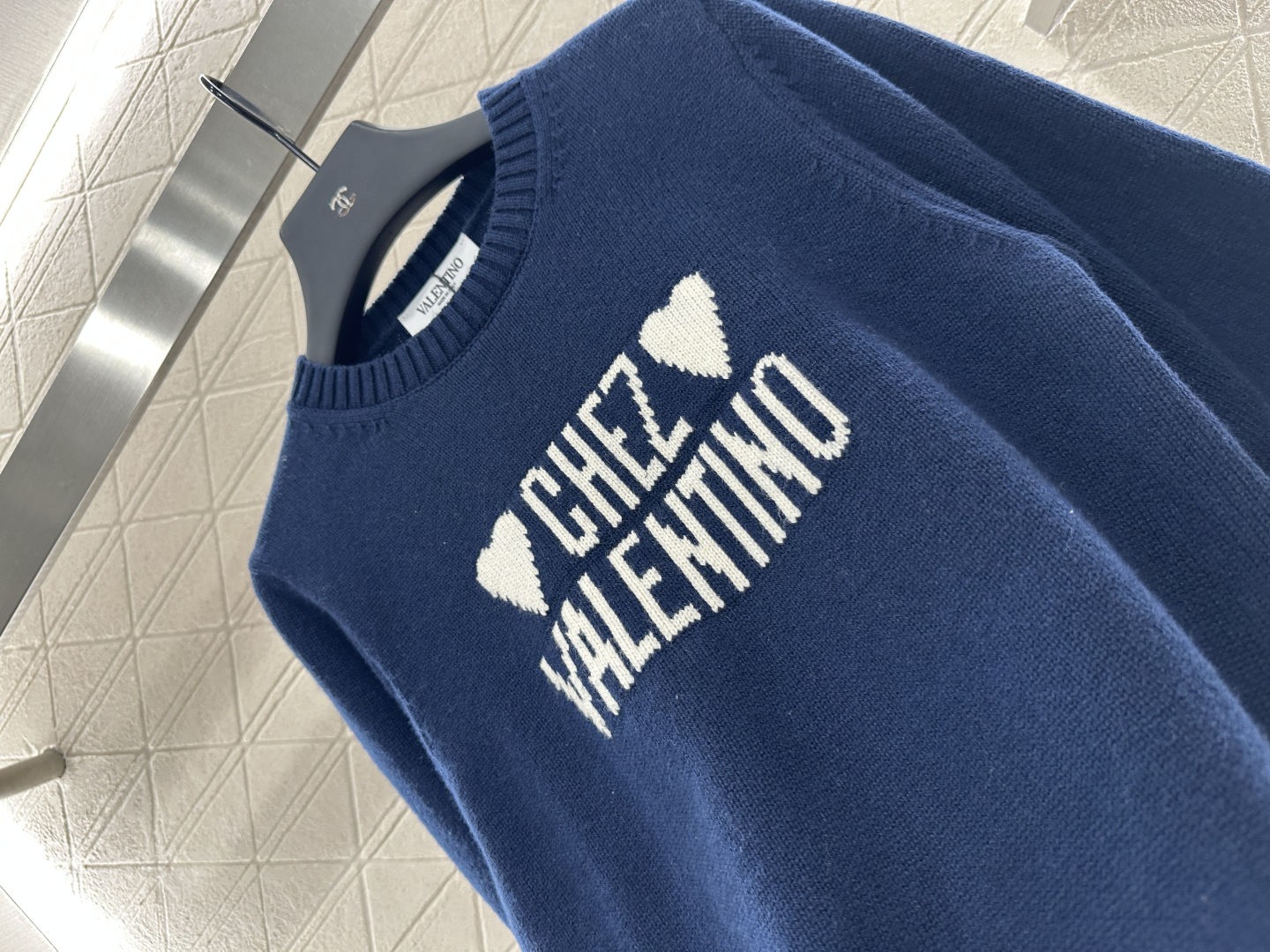 ♥Valentin*♥2025新品上架
      钩花字母针织毛衣
定制YB羊毛纱线织造 柔软舒适 洋