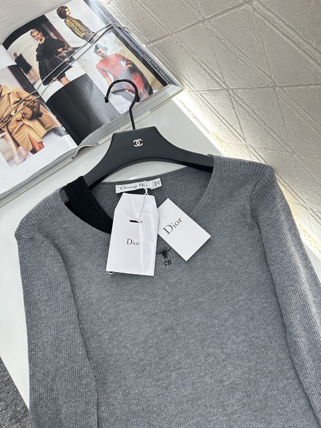 ♥Dio*♥2025新品上架
    假两件针织上衣
定制YB羊毛纱线织造 质感舒适 弹力好穿 长袖弹力