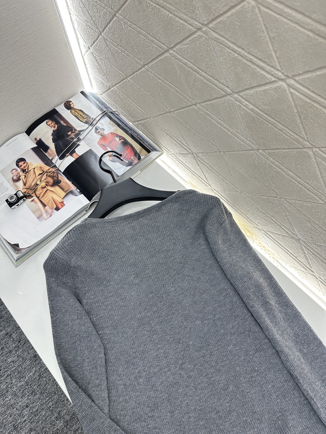 ♥Dio*♥2025新品上架
    假两件针织上衣
定制YB羊毛纱线织造 质感舒适 弹力好穿 长袖弹力