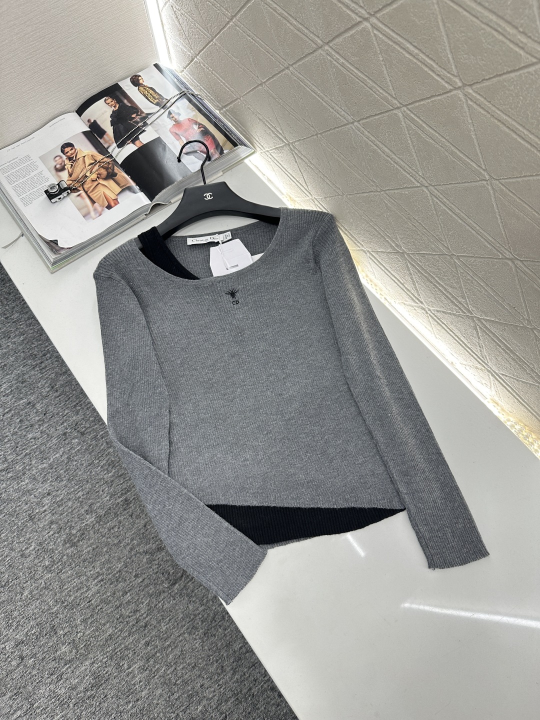 ♥Dio*♥2025新品上架
    假两件针织上衣
定制YB羊毛纱线织造 质感舒适 弹力好穿 长袖弹力