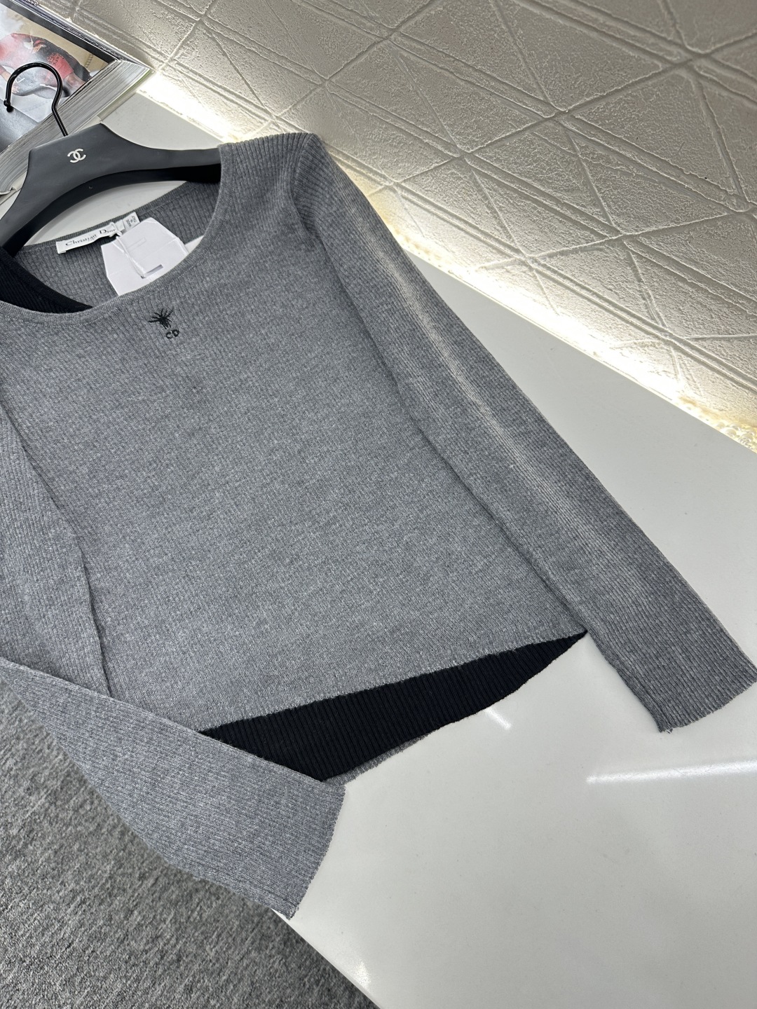 ♥Dio*♥2025新品上架
    假两件针织上衣
定制YB羊毛纱线织造 质感舒适 弹力好穿 长袖弹力