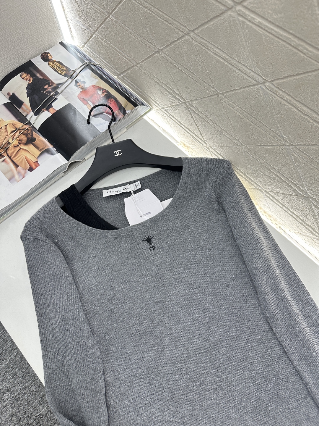 ♥Dio*♥2025新品上架
    假两件针织上衣
定制YB羊毛纱线织造 质感舒适 弹力好穿 长袖弹力