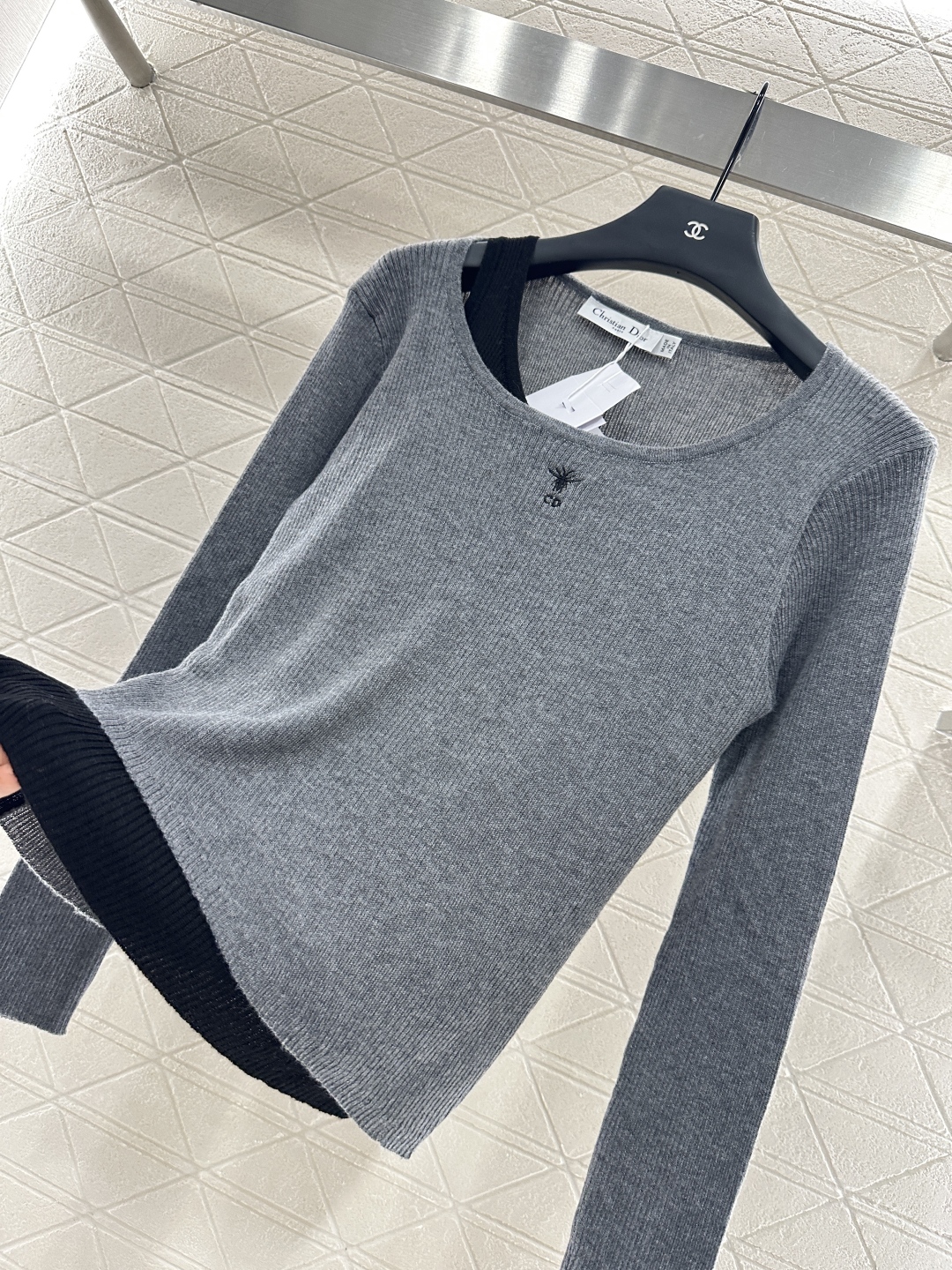 ♥Dio*♥2025新品上架
    假两件针织上衣
定制YB羊毛纱线织造 质感舒适 弹力好穿 长袖弹力