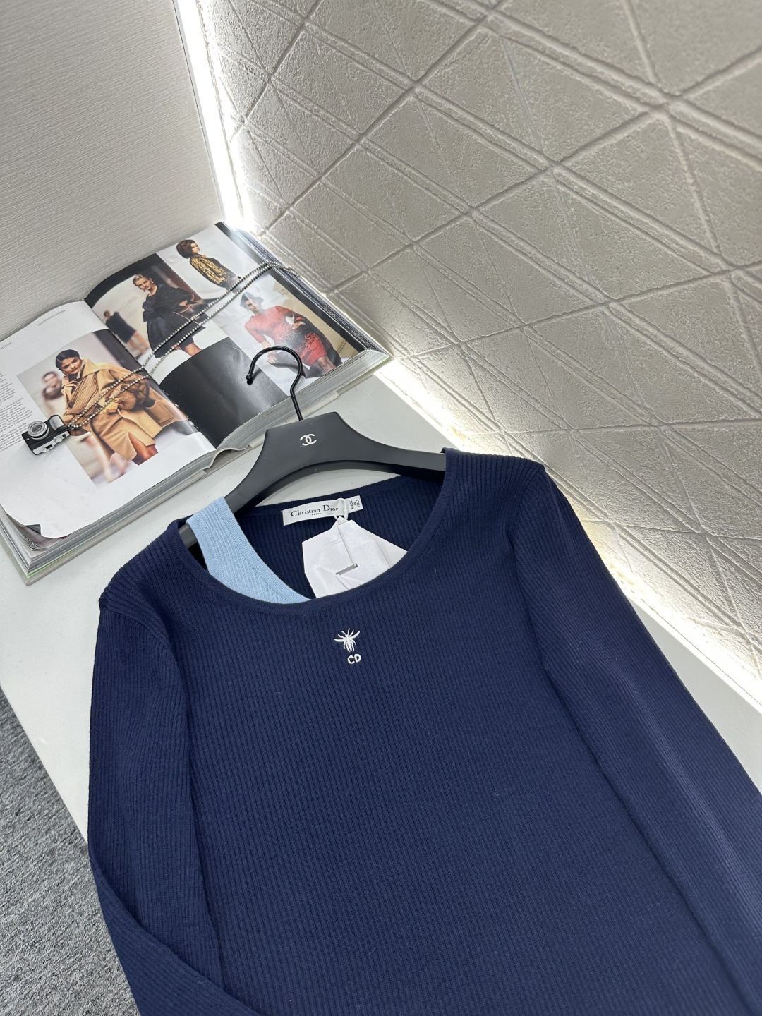 ♥Dio*♥2025新品上架
    假两件针织上衣
定制YB羊毛纱线织造 质感舒适 弹力好穿 长袖弹力