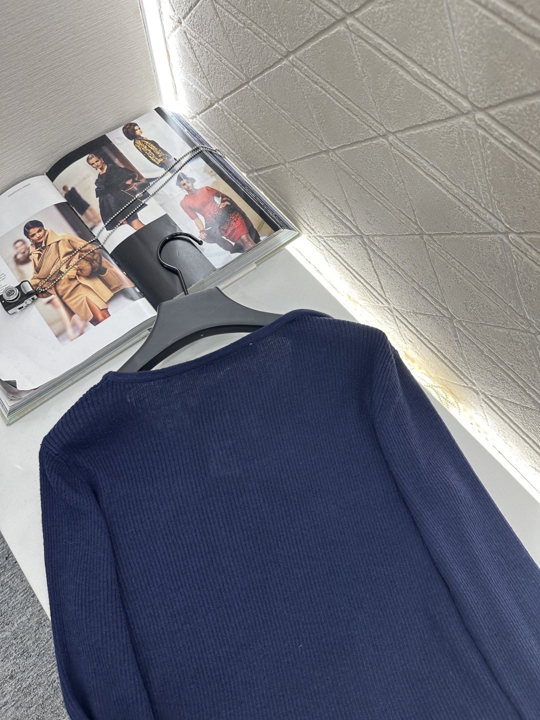 ♥Dio*♥2025新品上架
    假两件针织上衣
定制YB羊毛纱线织造 质感舒适 弹力好穿 长袖弹力