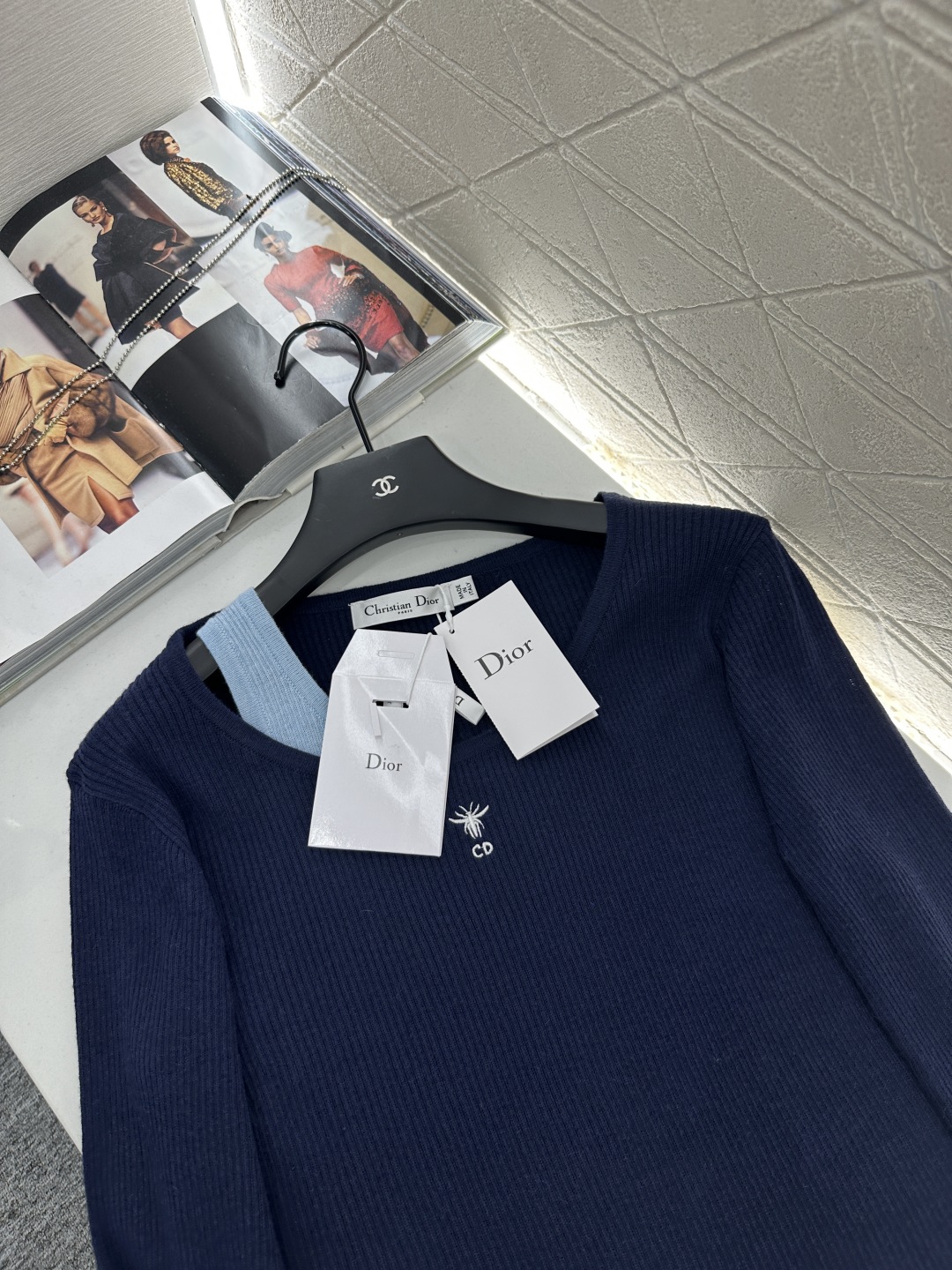 ♥Dio*♥2025新品上架
    假两件针织上衣
定制YB羊毛纱线织造 质感舒适 弹力好穿 长袖弹力