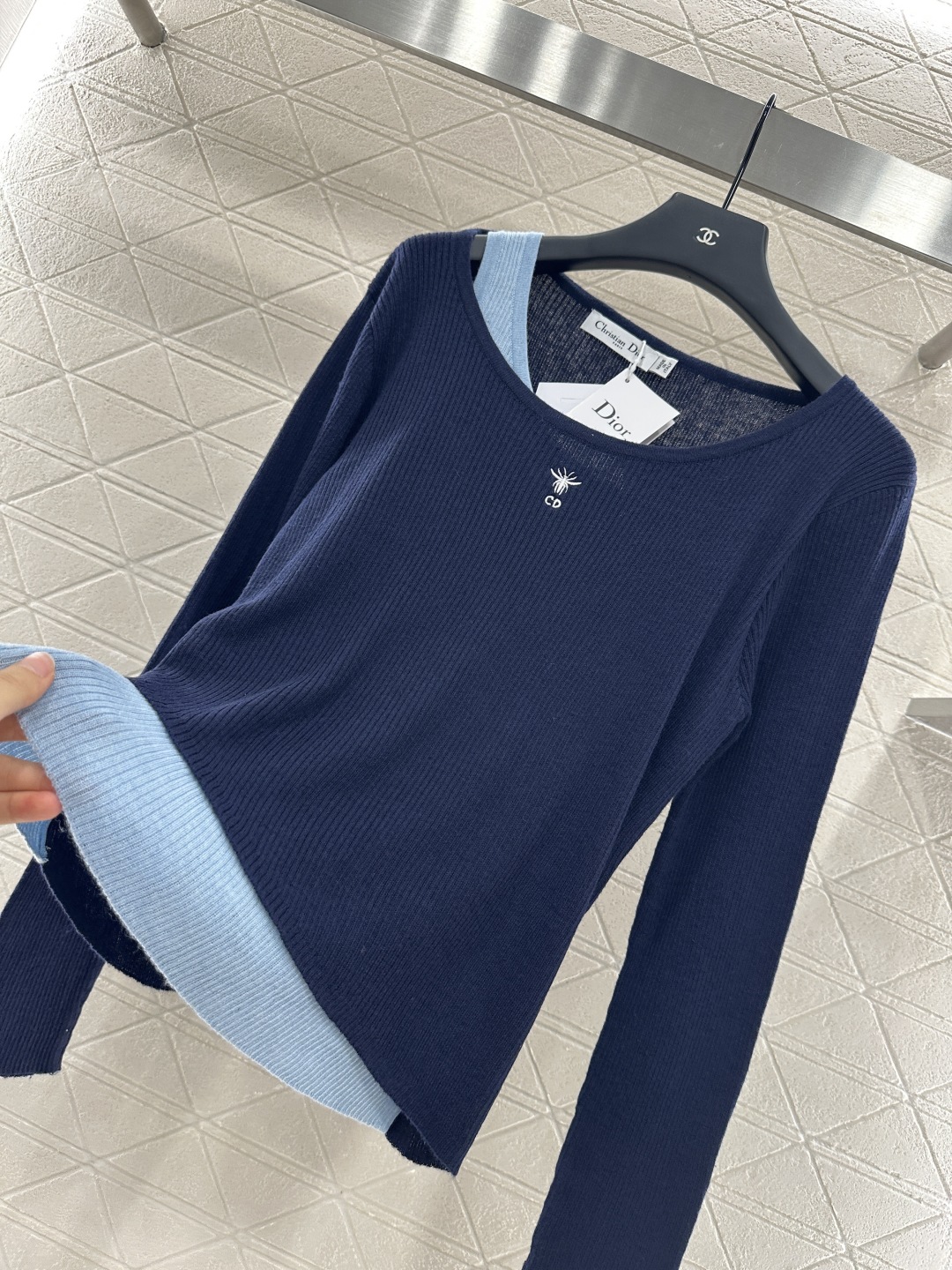 ♥Dio*♥2025新品上架
    假两件针织上衣
定制YB羊毛纱线织造 质感舒适 弹力好穿 长袖弹力