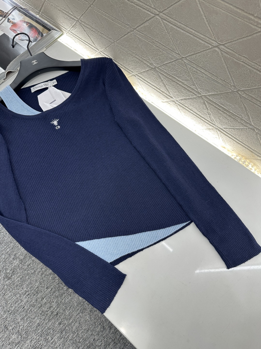 ♥Dio*♥2025新品上架
    假两件针织上衣
定制YB羊毛纱线织造 质感舒适 弹力好穿 长袖弹力