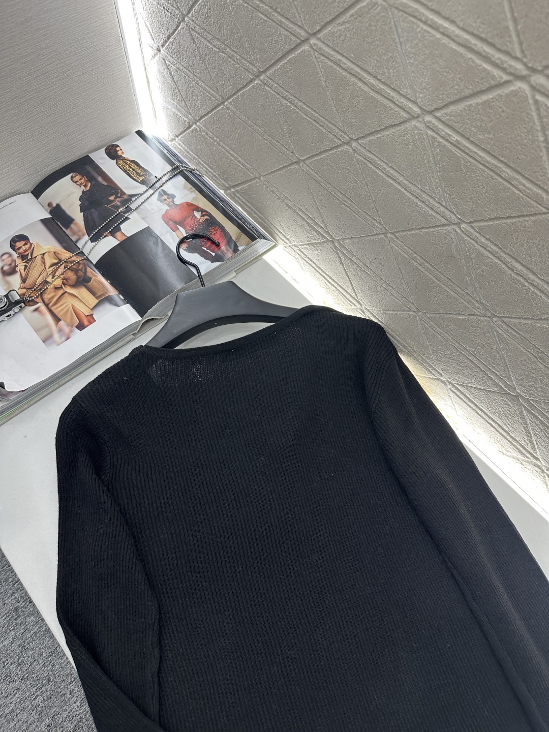 ♥Dio*♥2025新品上架
    假两件针织上衣
定制YB羊毛纱线织造 质感舒适 弹力好穿 长袖弹力