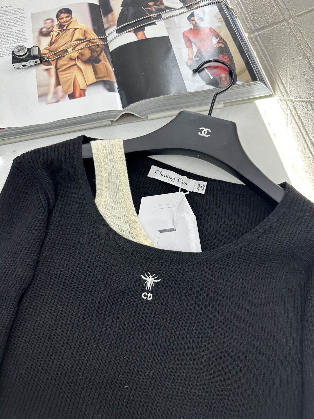 ♥Dio*♥2025新品上架
    假两件针织上衣
定制YB羊毛纱线织造 质感舒适 弹力好穿 长袖弹力