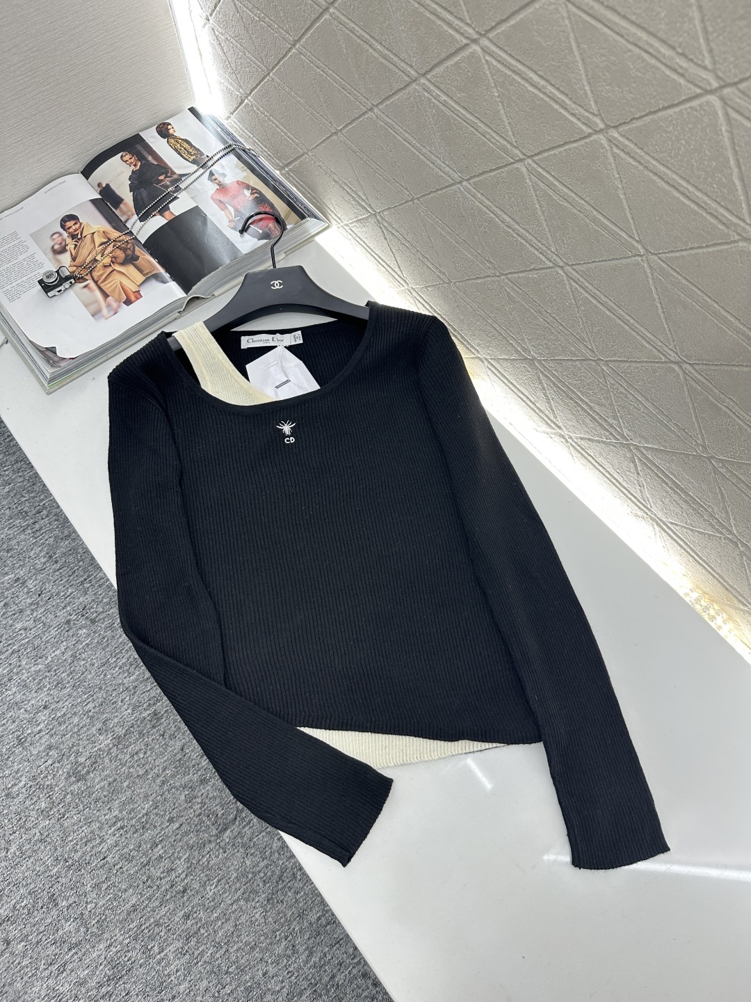 ♥Dio*♥2025新品上架
    假两件针织上衣
定制YB羊毛纱线织造 质感舒适 弹力好穿 长袖弹力