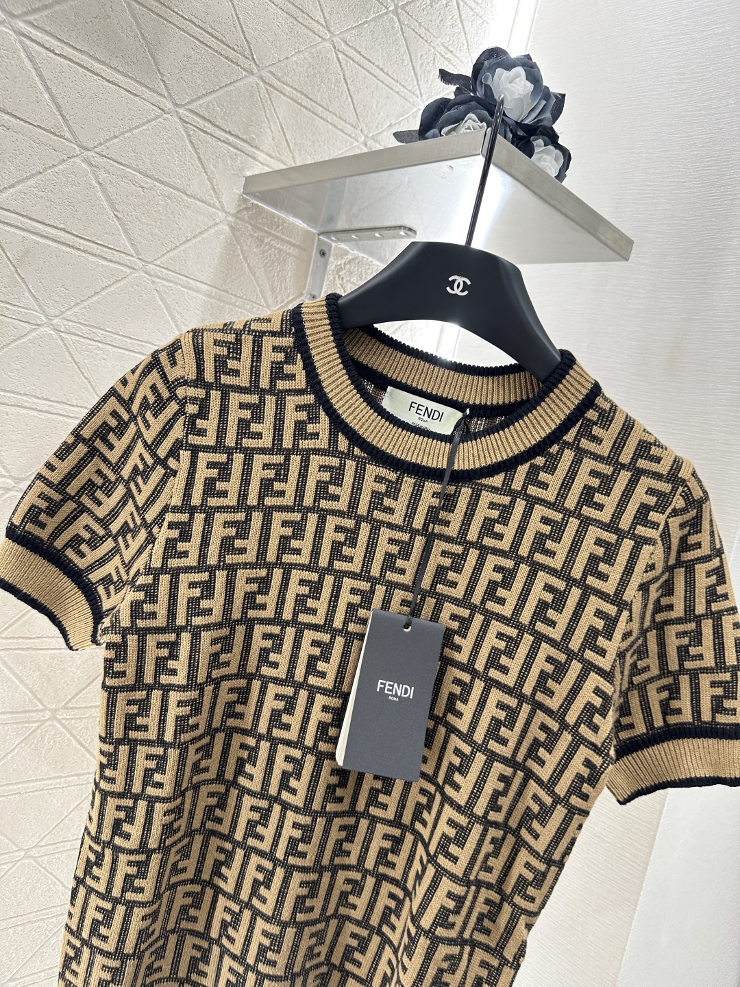 ♥Fend*♥2025新品上架
 圆领提花针织短袖半裙套装
定制YB羊毛纱线织造 质感光泽 弹力舒适 圆