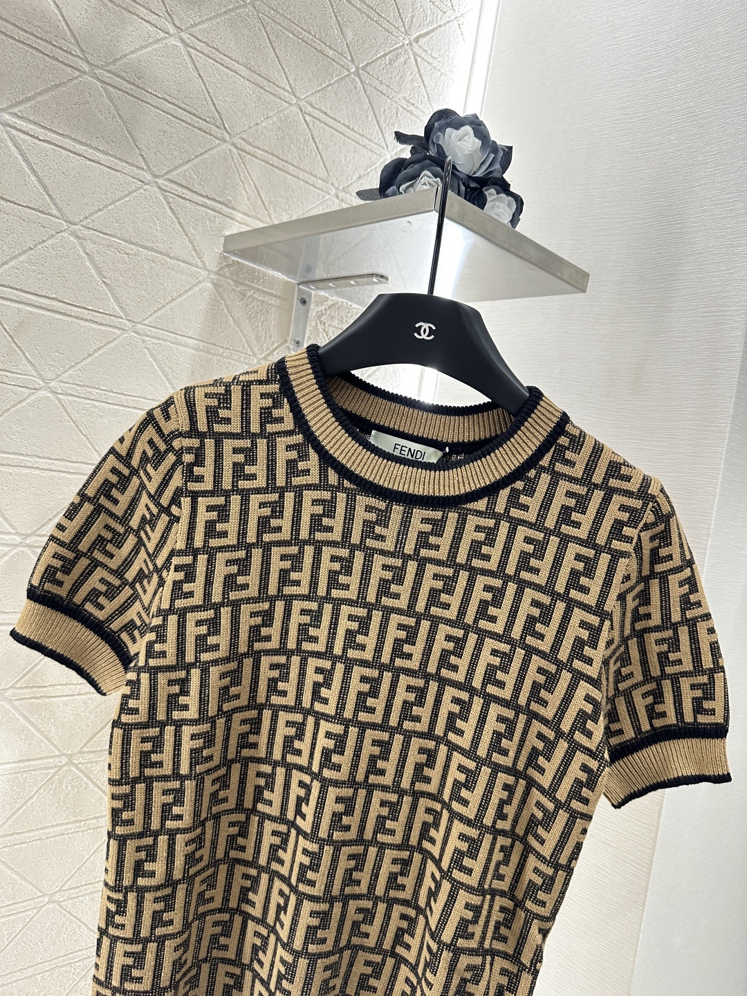 ♥Fend*♥2025新品上架
 圆领提花针织短袖半裙套装
定制YB羊毛纱线织造 质感光泽 弹力舒适 圆