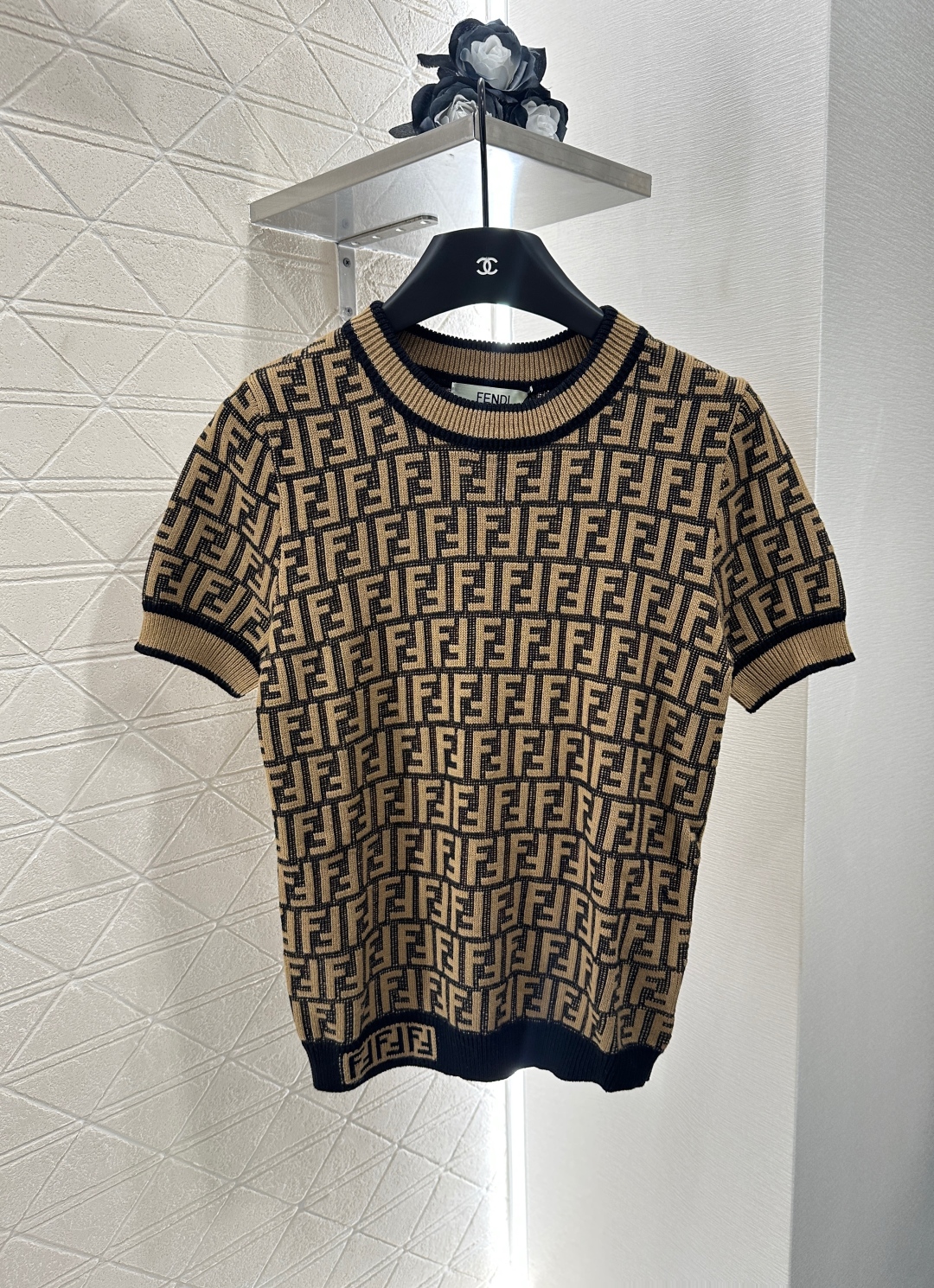 ♥Fend*♥2025新品上架
 圆领提花针织短袖半裙套装
定制YB羊毛纱线织造 质感光泽 弹力舒适 圆