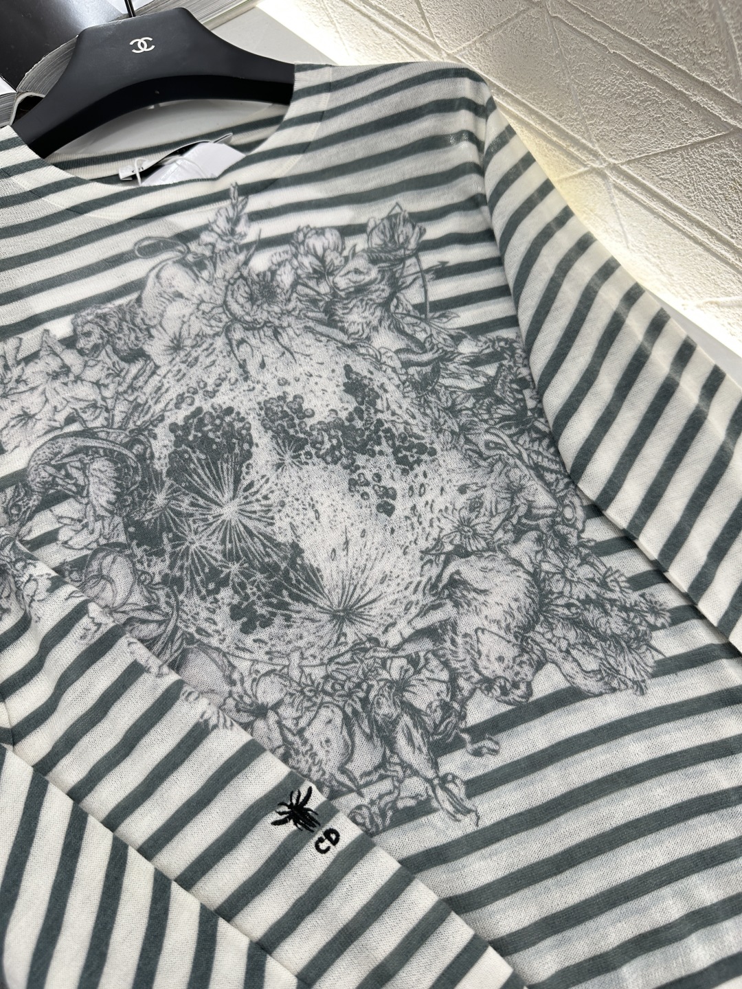 ♥Dio*♥2025新品上架
    条纹长袖针织上衣
定制YB羊毛纱线织造 弹力舒适 透气好穿 套头长