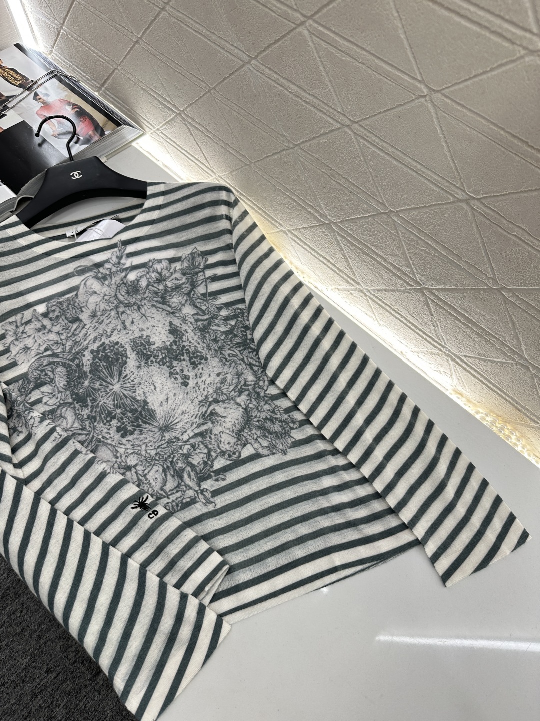 ♥Dio*♥2025新品上架
    条纹长袖针织上衣
定制YB羊毛纱线织造 弹力舒适 透气好穿 套头长