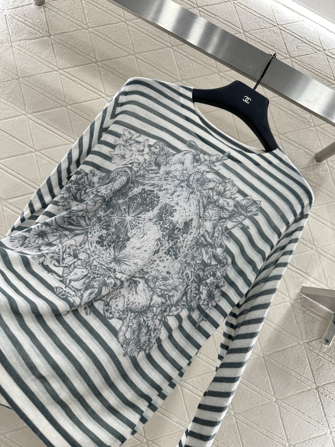 ♥Dio*♥2025新品上架
    条纹长袖针织上衣
定制YB羊毛纱线织造 弹力舒适 透气好穿 套头长