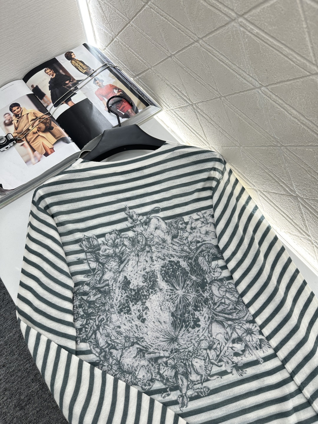 ♥Dio*♥2025新品上架
    条纹长袖针织上衣
定制YB羊毛纱线织造 弹力舒适 透气好穿 套头长