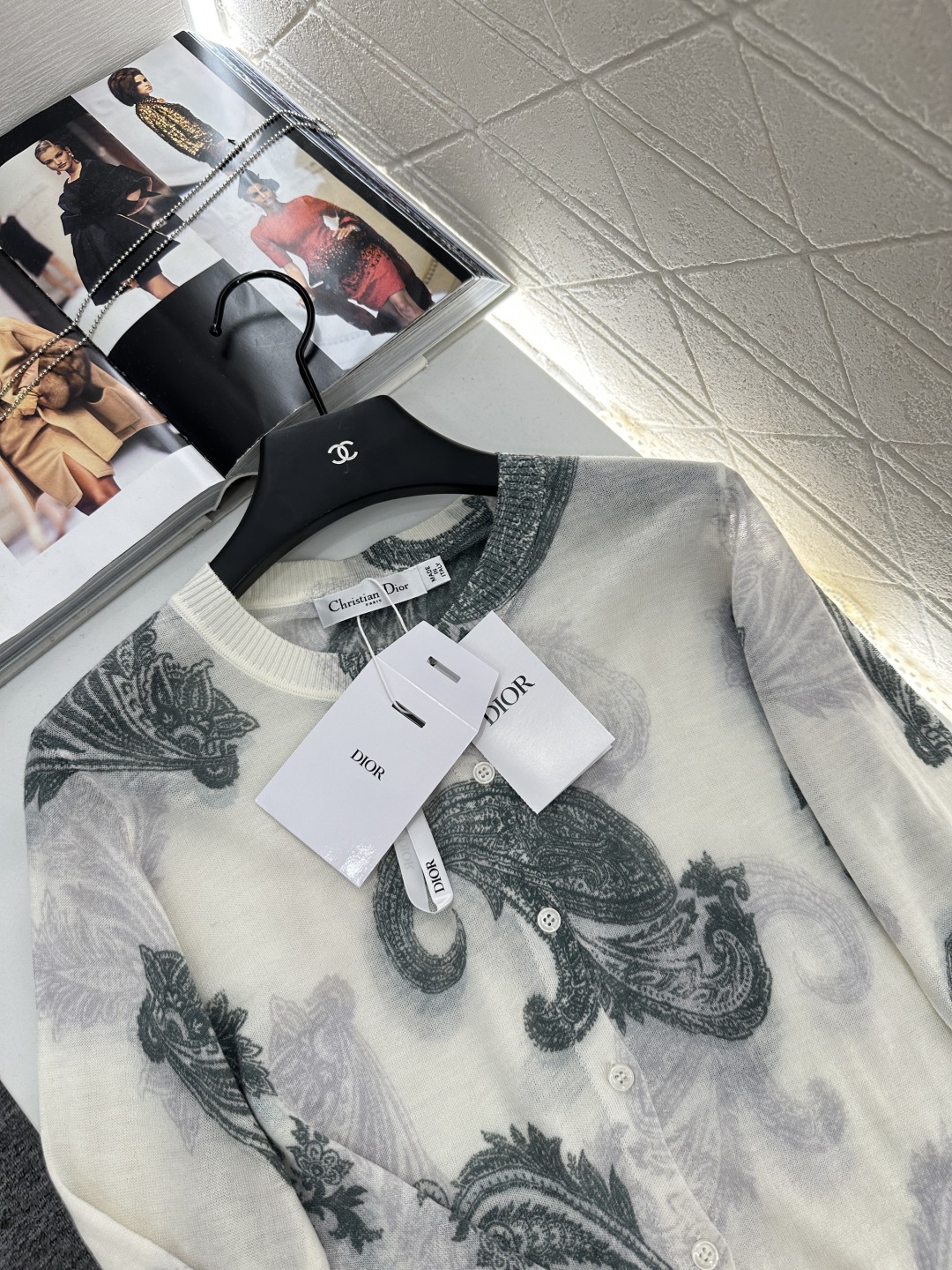 ♥Dio*♥2025新品上架
    印花针织长袖开衫
定制YB羊毛纱线织造 柔软舒适 洋气显瘦 长袖针