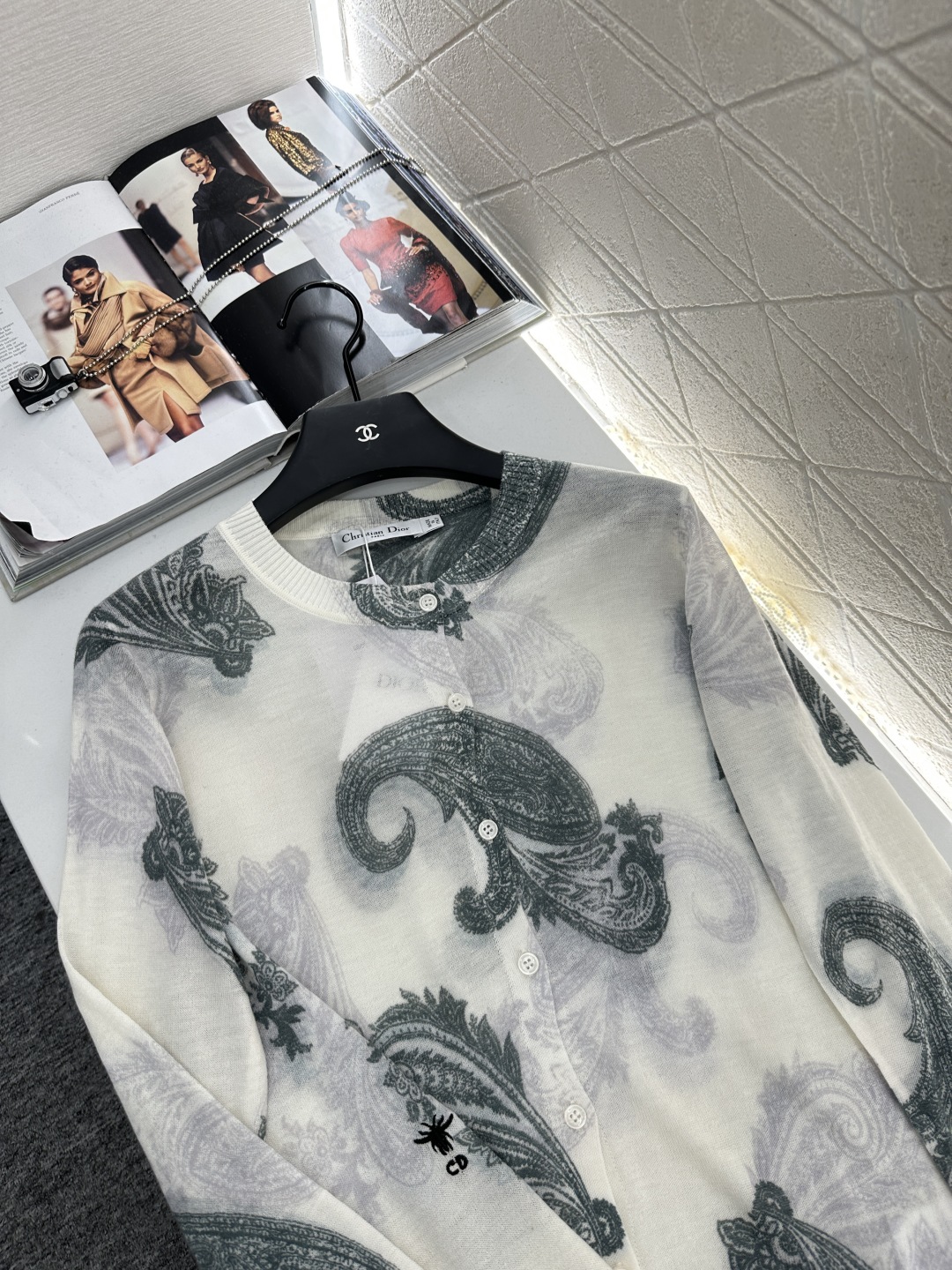 ♥Dio*♥2025新品上架
    印花针织长袖开衫
定制YB羊毛纱线织造 柔软舒适 洋气显瘦 长袖针