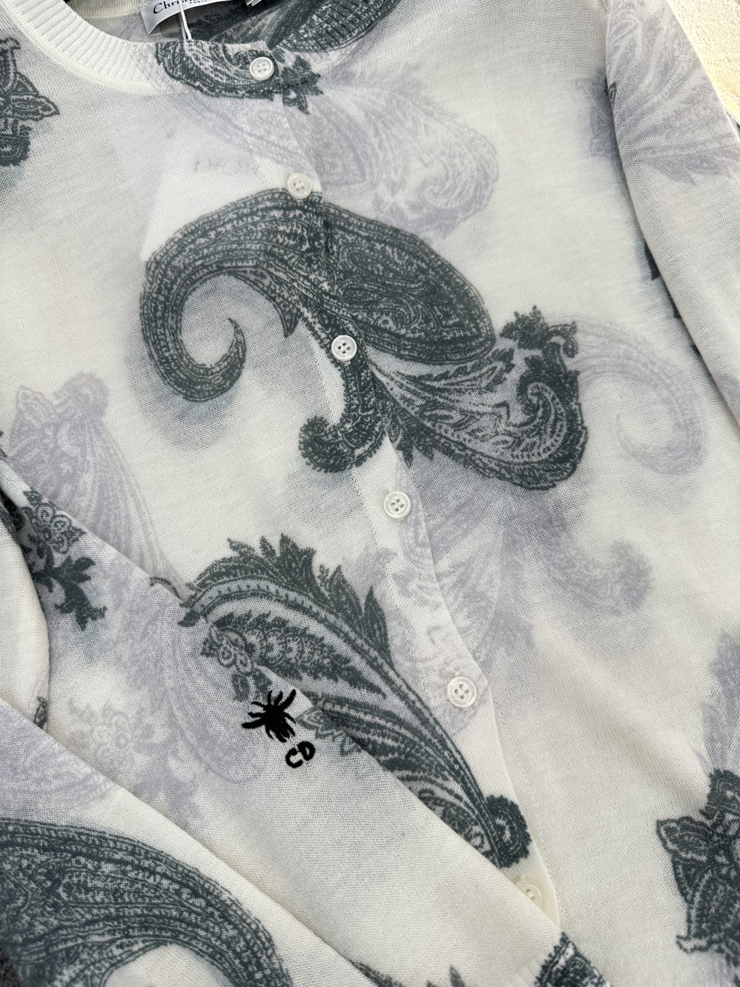 ♥Dio*♥2025新品上架
    印花针织长袖开衫
定制YB羊毛纱线织造 柔软舒适 洋气显瘦 长袖针