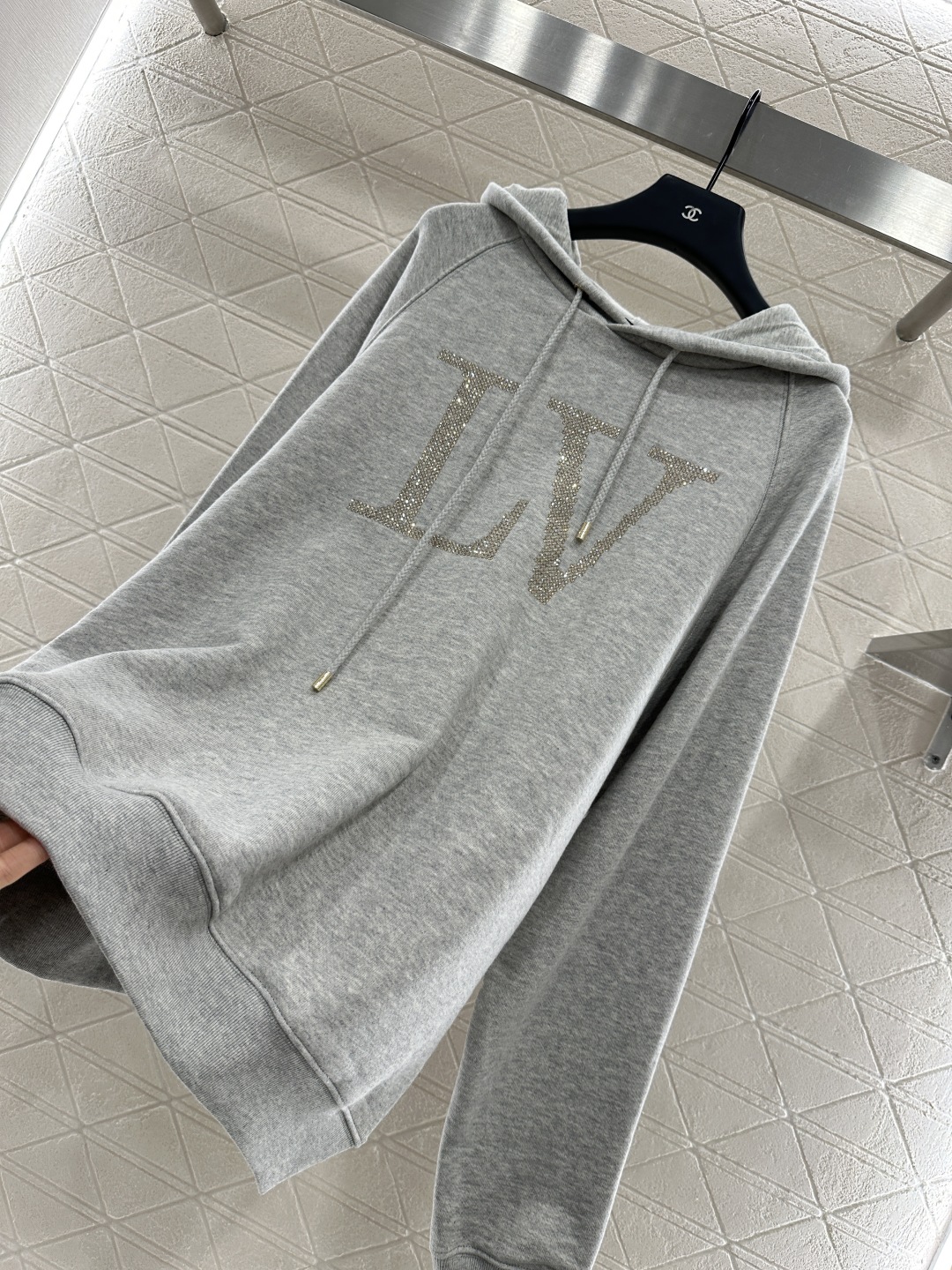 ♥Louis Vuitto*♥2025新品上架
      连帽烫钻字母卫衣
定制YB原生全棉材质 柔软