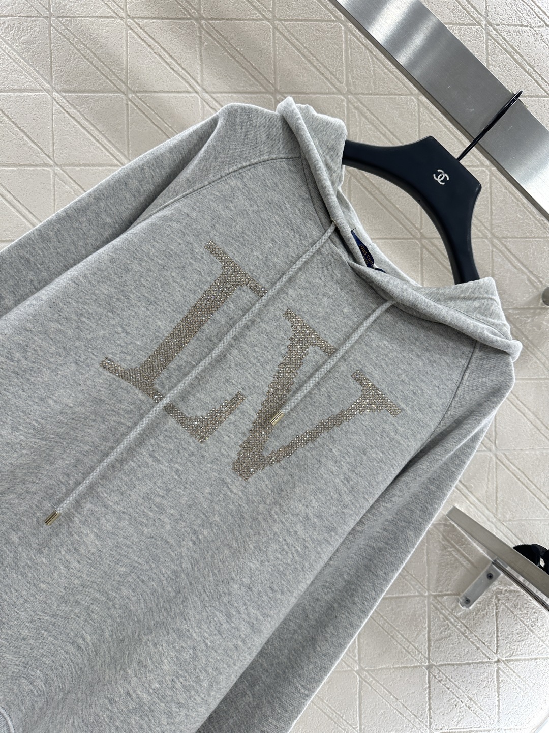 ♥Louis Vuitto*♥2025新品上架
      连帽烫钻字母卫衣
定制YB原生全棉材质 柔软