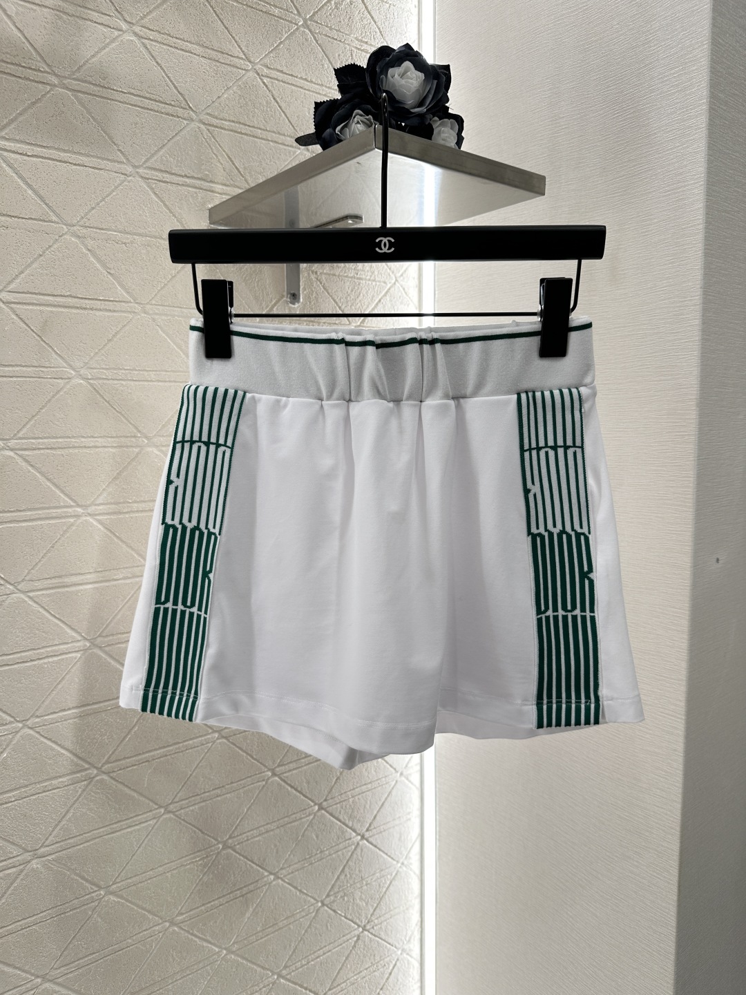 ♥Dio*♥2025新品上架
    无袖上衣裙裤套装
定制YB朱地全棉材质 细腻肌理 透气舒适 翻领无