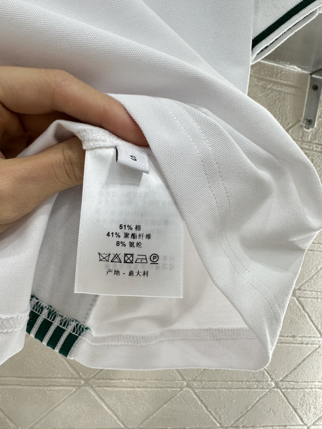 ♥Dio*♥2025新品上架
    无袖上衣裙裤套装
定制YB朱地全棉材质 细腻肌理 透气舒适 翻领无