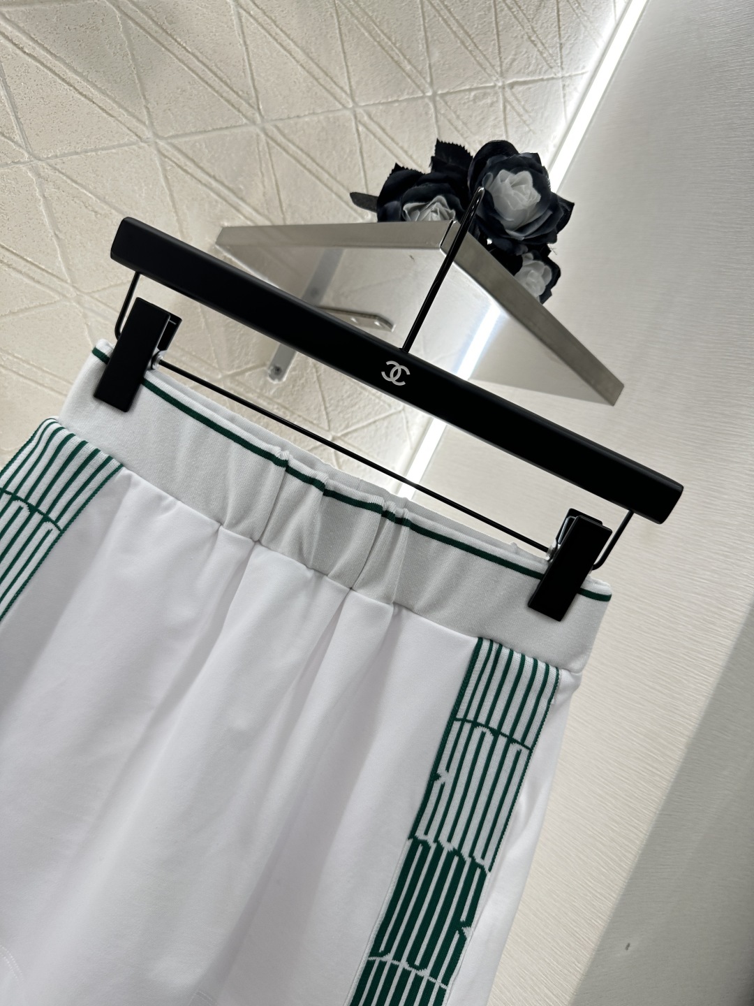 ♥Dio*♥2025新品上架
    无袖上衣裙裤套装
定制YB朱地全棉材质 细腻肌理 透气舒适 翻领无