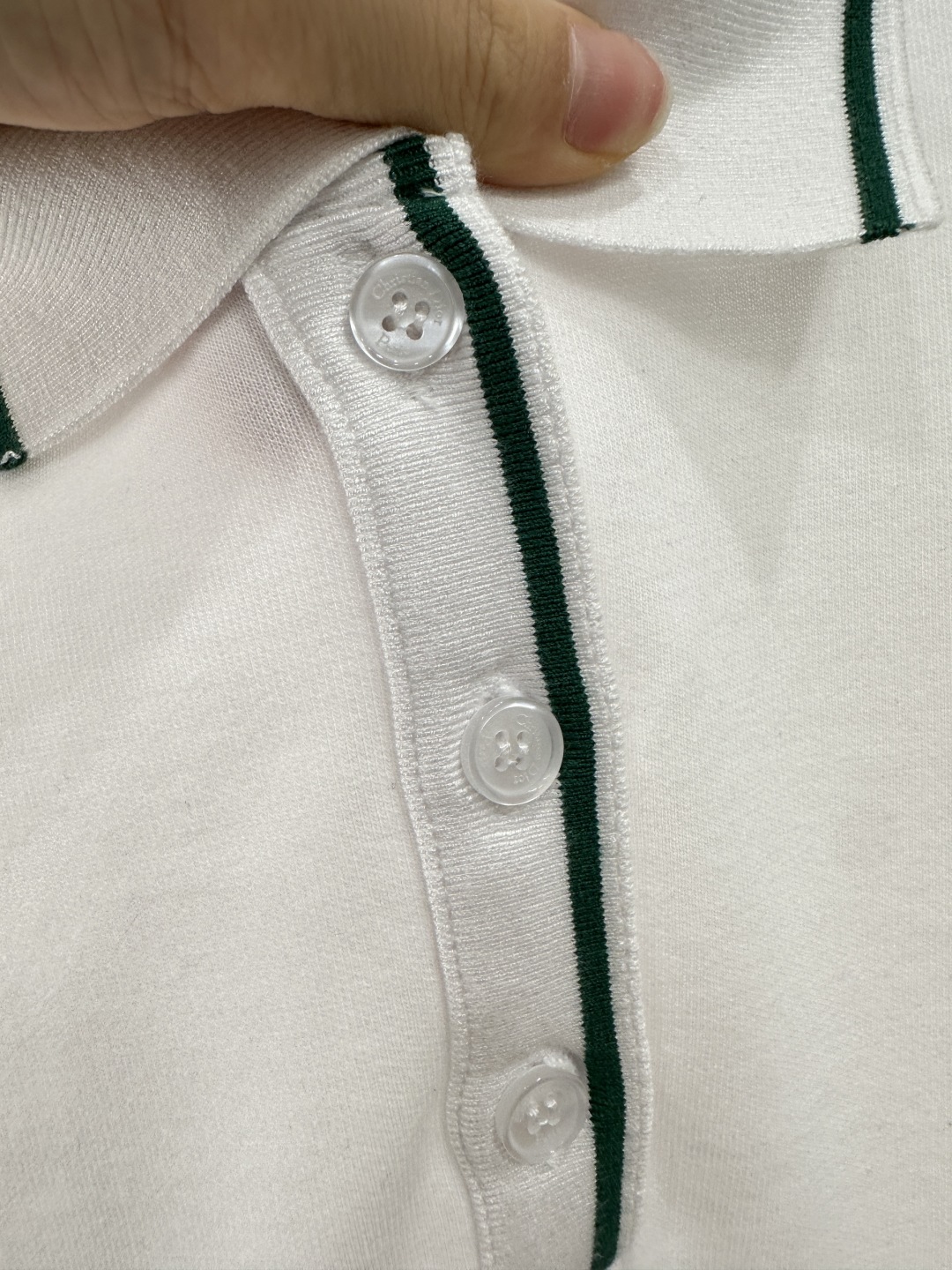 ♥Dio*♥2025新品上架
    压褶织带短袖连衣裙
定制YB朱地全棉材质 细腻肌理 透气舒适 翻领