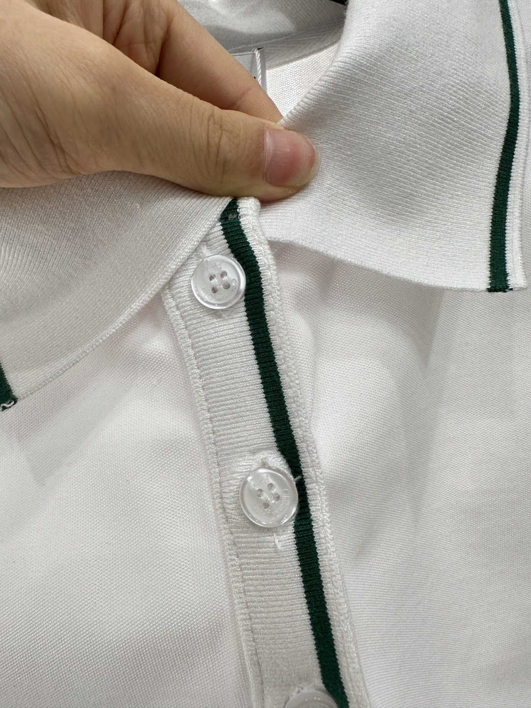 ♥Dio*♥2025新品上架
    无袖上衣裙裤套装
定制YB朱地全棉材质 细腻肌理 透气舒适 翻领无